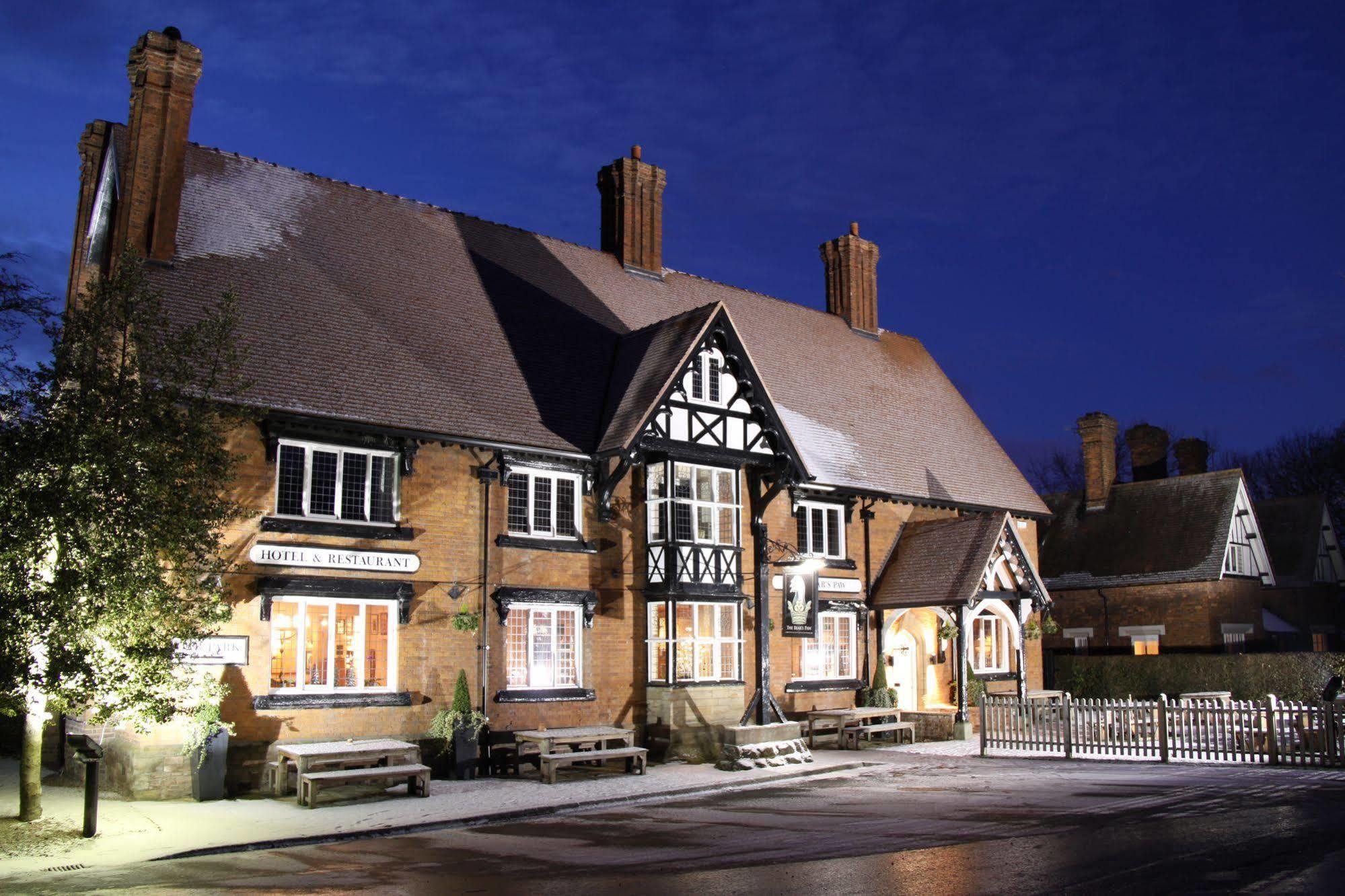 The Bear'S Paw Warmingham Exterior foto The Old Mill at night