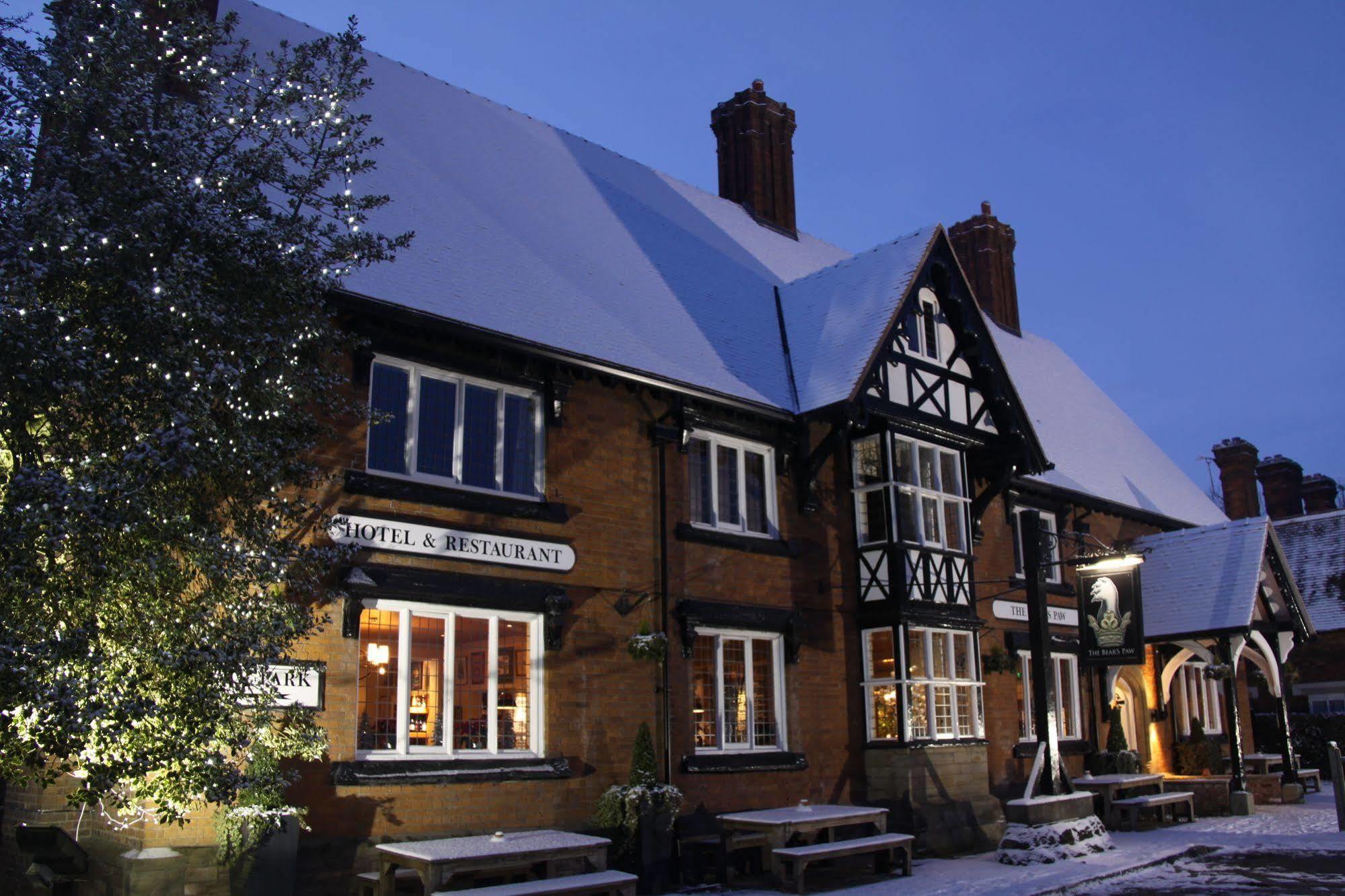 The Bear'S Paw Warmingham Exterior foto The White Swan Hotel