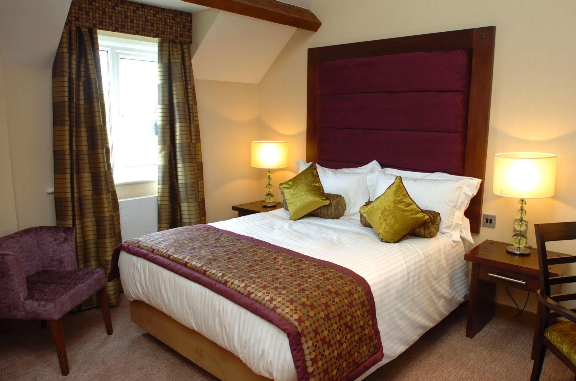 The Bear'S Paw Warmingham Exterior foto A bedroom at the hotel