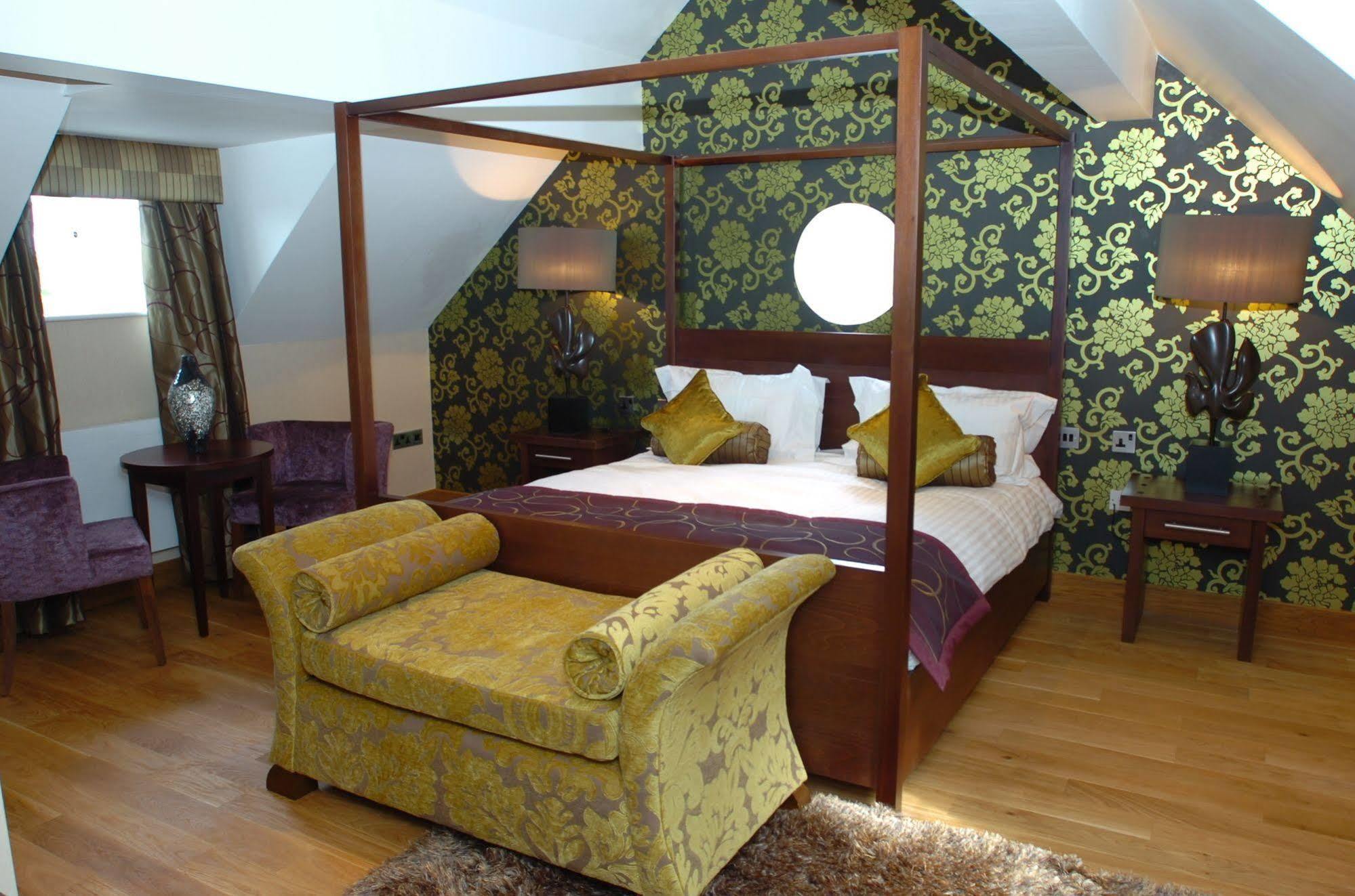 The Bear'S Paw Warmingham Exterior foto A bedroom at the hotel
